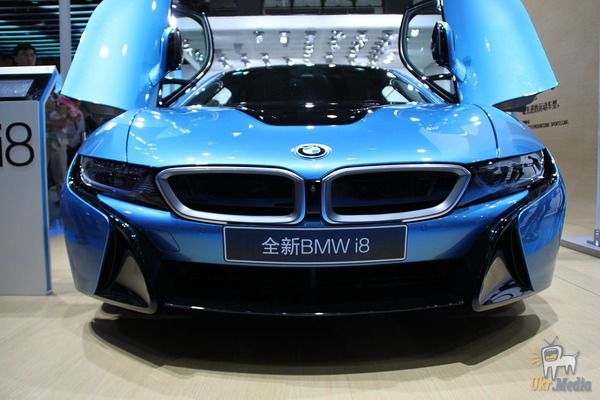 BMW розкрила зовнішність нової «вісімки». У Мережі був розкритий інтер'єр нового BMW 8-Series.