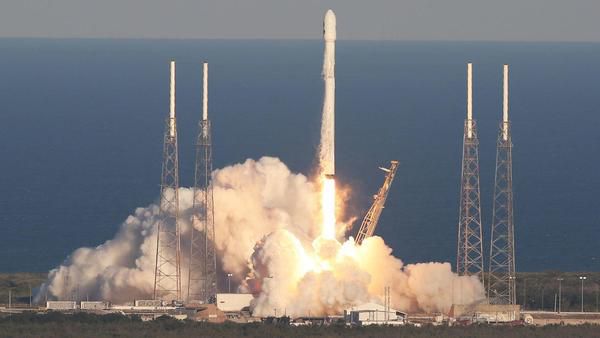 SpaceX в 2018 році запустить більше ракет, ніж будь-яка країна. Ілон Маск похвалився майбутніми успіхами.