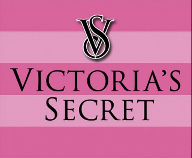 Модель Victoria's Secret підкорила публіку елегантним вбранням. Сукня виділила жінку серед багатьох інших.
