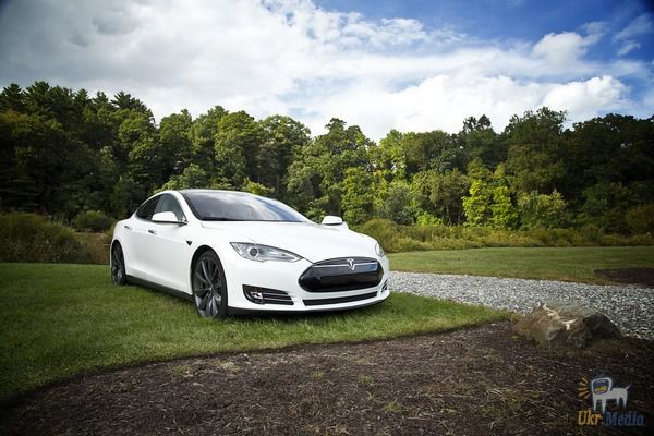 Ілон Маск кардинально змінить роботу Tesla. Американський виробник електрокарів Tesla планує реорганізацію своєї роботи.