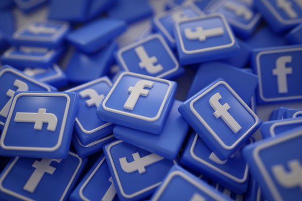 Facebook вперше відзвітував про роботу штучного інтелекту мережі. За даними Facebook, в січні-березні були видалені 865,8 мільйонів постів, не відповідних вимогам. Найчастіше вони містили спам.