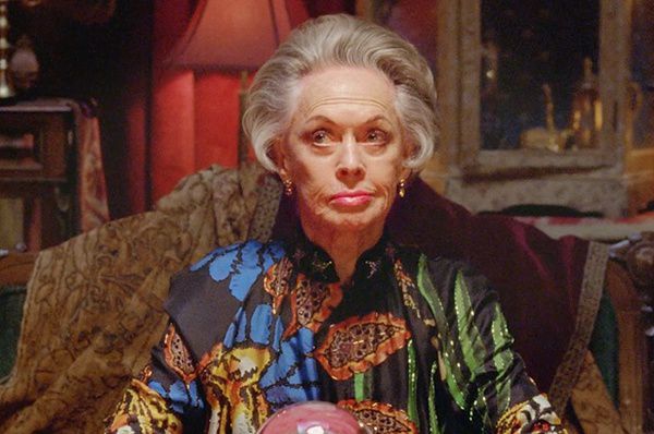 88-річна бабуся Дакота Джонсон стала обличчям Gucci. Муза Альфреда Хичкока приміряла образ ворожки.