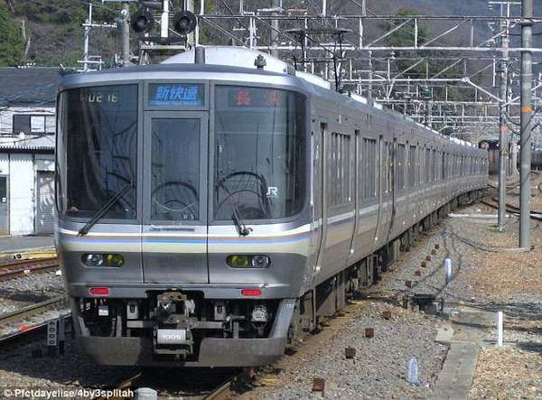 Поїзд в Японії виїхав зі станції на 25 секунд раніше. Ось що зробили в залізничній компанії. "Цьому немає виправдань", - сказали вони.