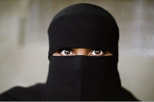 У Казахстані заборонять носити мусульманський одяг. Влада хоче заборонити одяг, що закриває обличчя.