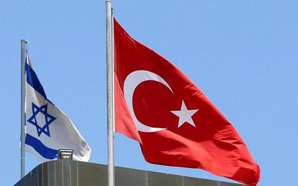 В аеропорту Туреччини публічно принизили ізраїльського посла. Посол Ізраїлю в Туреччині Ейтан Наэ, висланий за розпорядженням президента Реджепа Тайіпа Ердогана, був підданий публічному приниженню в міжнародному аеропорту Стамбула.
