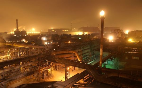 Виробництво стоїть: працівники «АрселорМіттал Кривий Ріг» продовжують страйк. Один із металургійних гігантів України зупинив роботу.