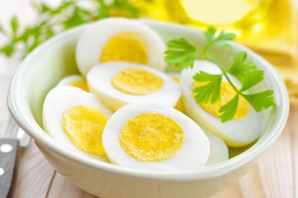 Чому важливо їсти яйця кожен день - цілющі властивості звичного продукту. Чи знаєте ви, що їсти яйця кожен надзвичайно корисно, так як їх вживання благотворно позначається на стані здоров'я організму?