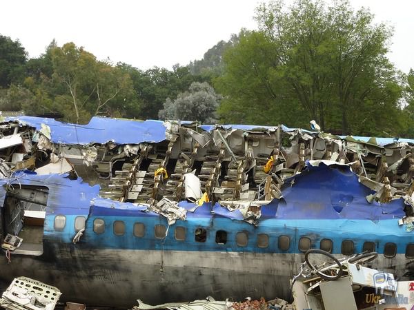 На Кубі розбився літак, на борту знаходилися 110 осіб. Компанія Global Air, яка орендувала літак Boeing 73, який звалився на Кубі, заявила, що на борту знаходилося 110 осіб.