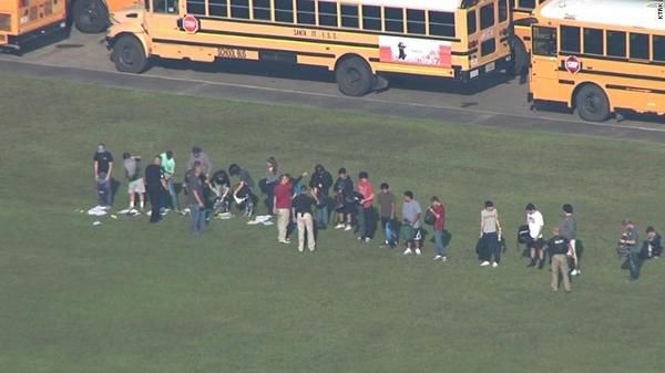 У Техасі, США невідомий розстріляв учнів: загинули 10 людей. Точна кількість потерпілих не уточнюється.