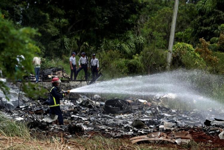 Авіакатастрофа на Кубі: Boeing 737 забрав життя понад 100 людей (ФОТО). В результаті аварії пасажирського лайнера Boeing 737 на Кубі загинули, за останньою інформацією, понад 100 осіб.