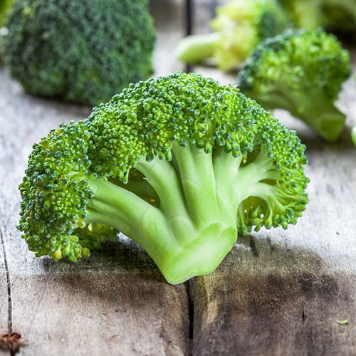 Цей овоч вважають найкориснішим для організму. Брокколі здатна запобігти розвитку багатьох серйозних захворювань.
