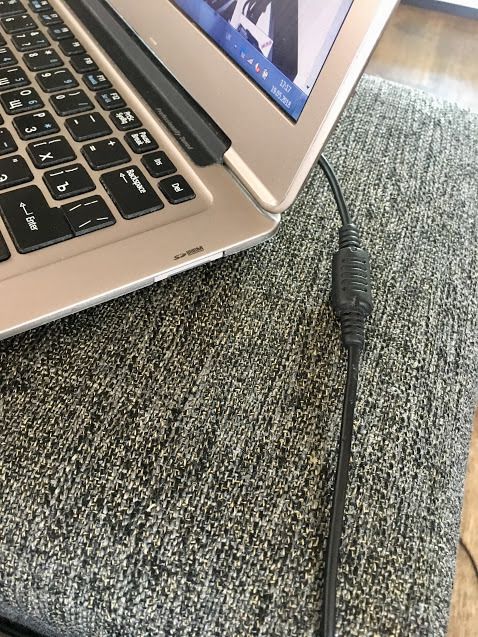 Навіщо потрібен дивний циліндр на зарядці до ноутбука. Напевно ви задавалися питанням, до чого цей дивний циліндр на шнурі живлення від ноутбука.