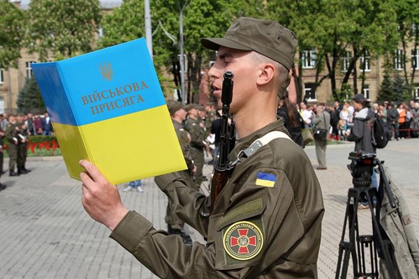 У Києві новобранці Нацгвардії  прийняли присягу. На вірність українському народові присягнули 250 бійців з 3-х навчальних рот військової частини 3027.