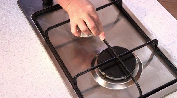 Відмиваємо решітку газової плити від жиру і нагару простими способами. Чистота на кухні – мрія кожної господині.