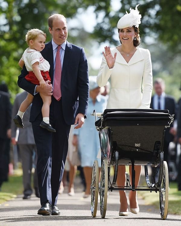 Недбалість або ощадливість: у мережі обговорюють старе вбрання Кейт Міддлтон на весіллі принца Гаррі і Меган Маркл. Кейт одягла сукню, в якій її бачили вже три рази.