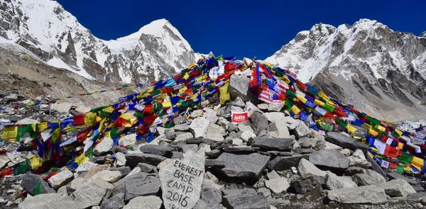 Двоє альпіністів загинули при сходженні на Еверест. Один з них намагався підкорити вершину у восьмий раз.