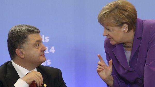 Порошенко і Меркель поговорили по телефону. Під час розмови була досягнута домовленість.