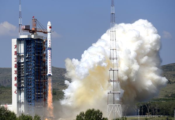 Китай планує висадку на зворотній стороні Місяця. Космічне агентство Китаю вирішило піти на безпрецедентний крок і висадити спеціальну техніку на зворотню сторону Місяця.