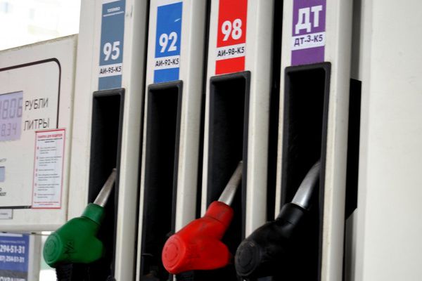 Роздрібні ціни на бензини і дизельне паливо підвищилися. Середні ціни на нафтопродукти по Україні 21 травня зросли на 8-10 коп./л.