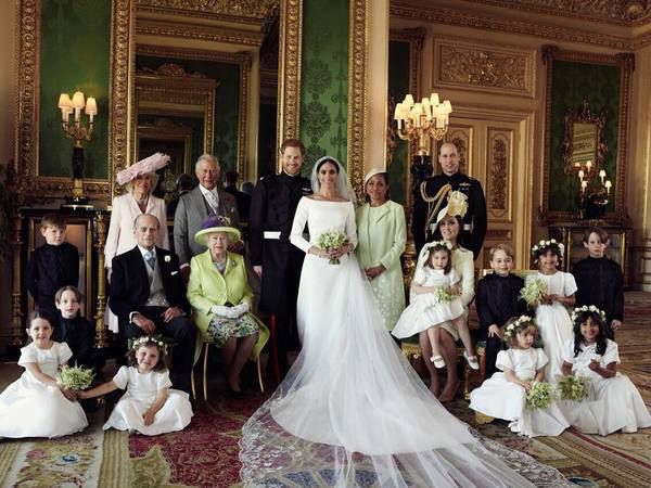 Принц Гаррі і Меган Маркл представили офіційні фото з дня весілля. Герцог і герцогиня Сассекские презентували три фото.