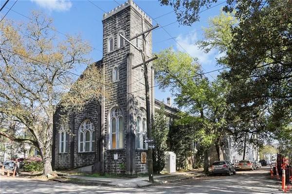 Бейонсе купила собі церкву. Американська поп-діва і актриса Бейонс Ноулз купила собі величезну стару церкву в Новому Орлеані, США.