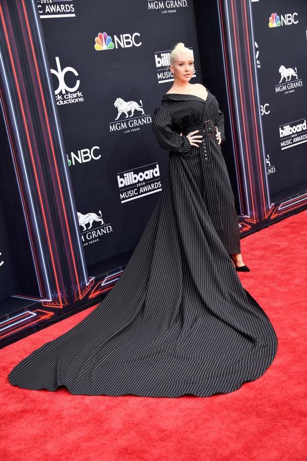 13 знаменитостей, які пішли The Extra Mile на виставці The Billboard Music Awards Red Carpet. The Billboard Music Awards Red Carpet - найцікавіші фото.