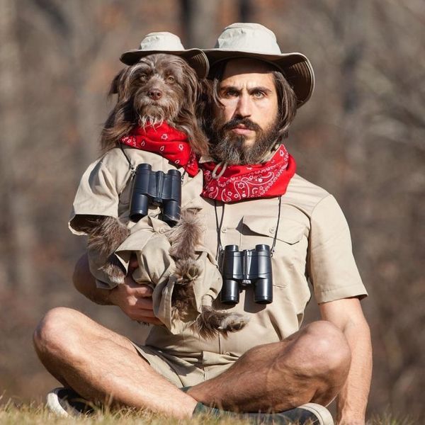 Хлопець і його собака носять однаковий одяг, тепер їх важко відрізнити один від одного (Фото). Тофер Брофі і його собака по кличці Розенберг порвали Instagram на шматки в той самий момент, коли почали фотографуватися в однакових вбраннях.