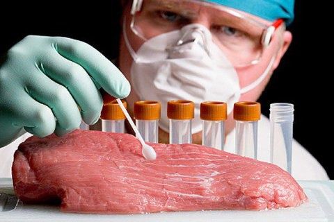 Чим небезпечне м'ясо "на антибіотиках" і як уберегтися. Антибіотики у м'ясі провокують ризик появи стійких до цих препаратів бактерій.