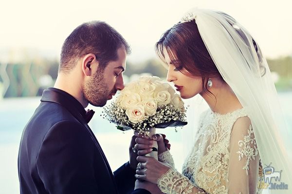 В цьому році наречені можуть собі дозволити виглядати розкішно і романтично! Наймодніші весільні сукні 2018. 5 найголовніших трендів весільної моди.