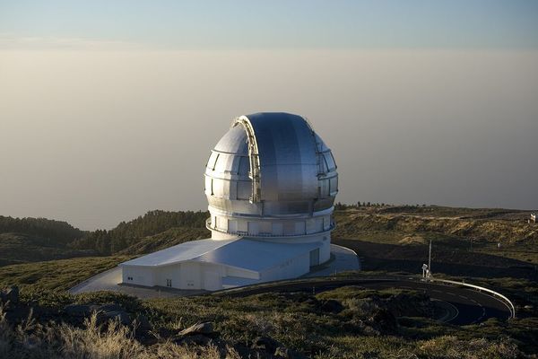 В Африці унікальний телескоп сканує космос. Перший в світі оптичний телескоп вже працює.