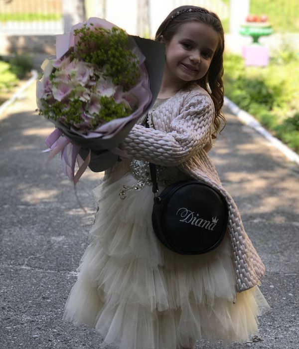 Сльози радості. Знаменита актриса Лілія Ребрик поділилася зворушливою сімейною історією. 24 травня, у дівчинки був святковий бал у дитячому садку.
