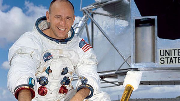 У США помер астронавт, який побував на Місяці. Алан Бін помер 26 травня після хвороби у своєму будинку в Х'юстоні. Астронавт був четвертою людиною, що стала на поверхню Місяця.