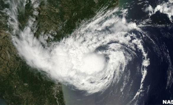 Три штати США ввели надзвичайний стан через наближення урагану Альберто. У суботу, 26 травня, уряд штатів Алабама, Флорида та Міссісіпі США прийняв рішення про введення надзвичайного стану за фактом наближаючогося до узбережжя урагану Альберто.