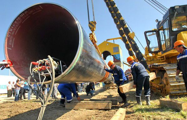 Росія досягла важливої угоди по будівництву газопроводу в обхід України. Російський енергетичний монополіст "Газпром" досяг угоди з владою Туреччини щодо будівництва газопроводу "Турецький потік" від узбережжя Чорного моря до турецького та європейського кордону.