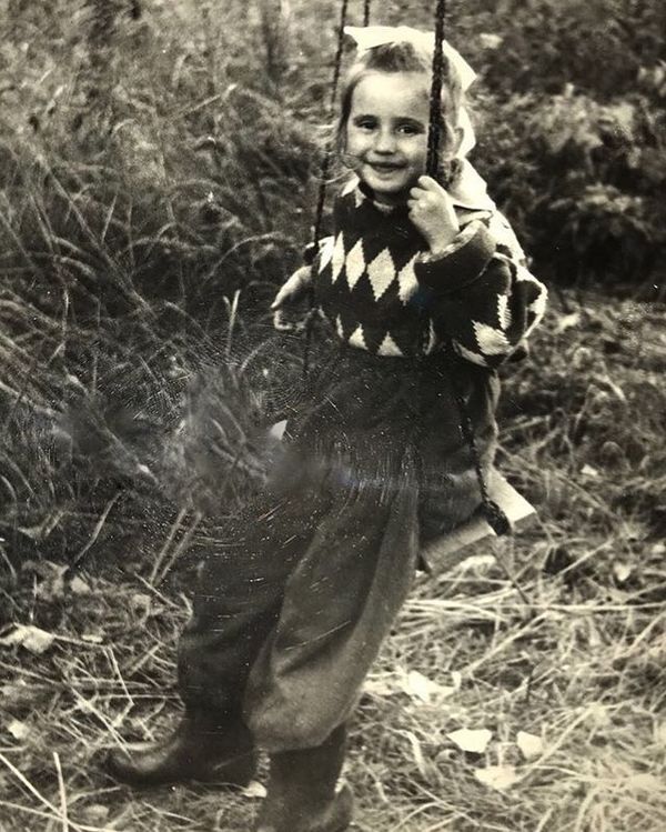 Світлана Лобода показала архівний знімок радянського дитинства. 35-річна популярна українська співачка Світлана Лобода опублікувала свій архівний чорно-білий знімок.