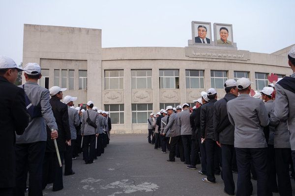 14 фото з Північної і Південної Кореї, які доводять, що соціалізм не працює. Вгадай країну по фотографії.