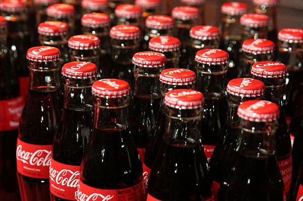 Coca-Cola вперше випустила алкогольний напій. Coca-Cola анонсувала випуск свого першого за 125 років історії компанії напою в березні 2018 року.