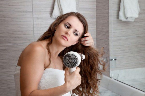 Як вирішити проблему з посіченими кінчиками в домашніх умовах: 4 методи. Посічені кінчики — найбільш поширена проблема в питанні догляду за волоссям.