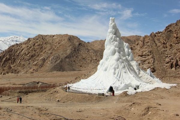 Як зберігають воду в Гімалаях. Холодна, безжальна пустеля біля відрогів Гімалайських гір — ось, що являє собою Північний Ладакхский регіон.