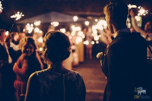 Вчені знайшли ідеальний вік для весілля. Раннє весілля зовсім не означає довгих і здорових відносин.