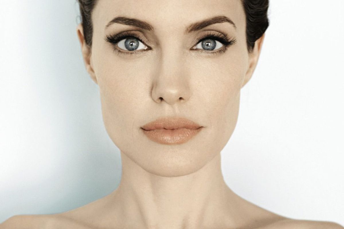 Анджелина Джоли фото в профиль и анфас