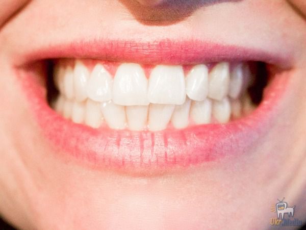Стоматологи спростували популярні міфи по догляду за зубами. Багато людей продовжують вірити в ці некоректні факти.