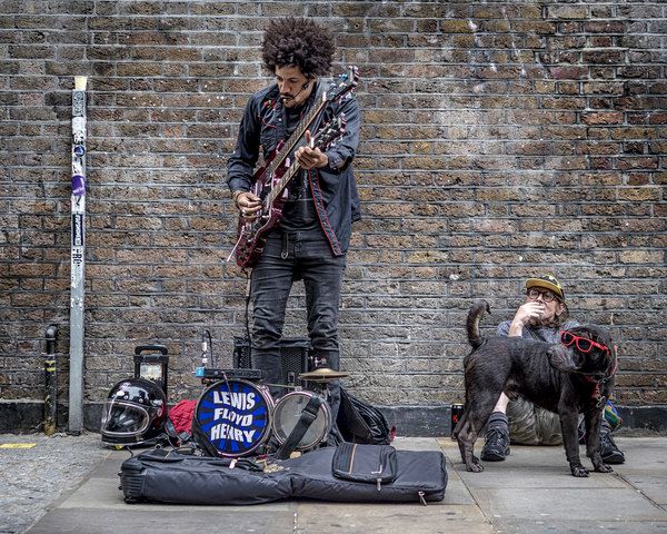 Вуличні музиканти Лондона збиратимуть гроші безготівковими платежами. Лондон став першим містом у світі, що ввів подібну систему.