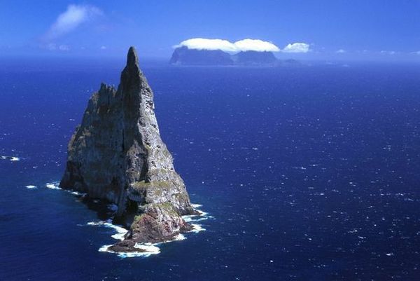 Що було приховано протягом 80 років на цьому дивному острові? У це складно повірити!. Згаслий вулкан - найбільша скеля на Землі.