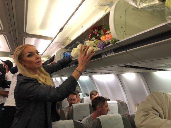 Нахабство Волочкової в літаку стало причиною скандалу. Пасажири були незадоволені поведінкою балерини.