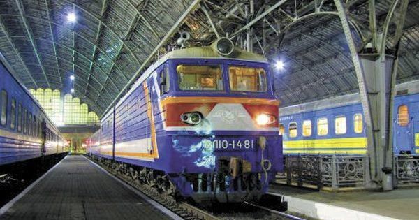 В Україні подорожчали залізничні квитки. З 30 травня «Укрзалізниця» підвищила тарифи на пасажирські перевезення на 12%. Наступне подорожчання буде восени.