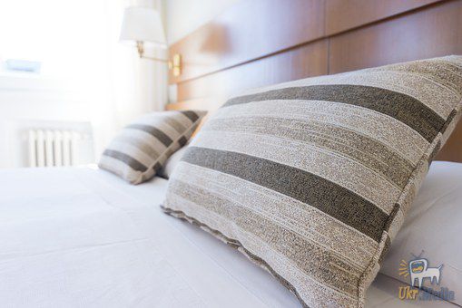 Хороша подушка – супутниця хорошого сну. На якість сну впливають відразу кілька факторів, проте одну з вирішальних ролей все ж таки  віддали подушці.