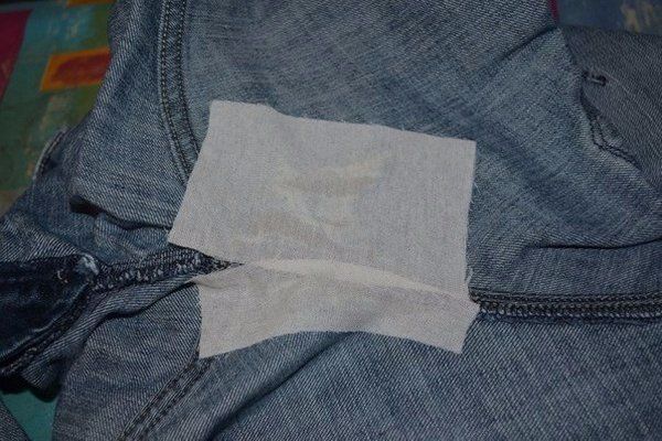 Не спішіть викидати протерті джинси, їх можна врятувати!. Після переробки, тканина в цій області стане щільніша, що попередить появу нових потертостей.