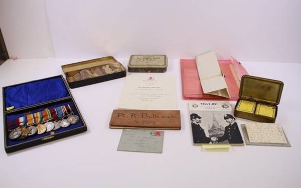 У Великобританії з аукціону продадуть шоколад вікової давнини. Шоколад та інші речі належали військовому Річарду Буллимору.