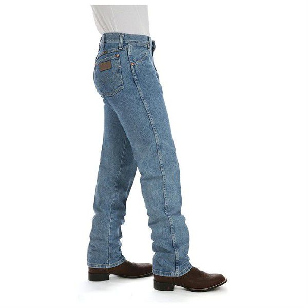 Як повинні сидіти чоловічі джинси. Розібратися в складній системі фасонів деніму — значить зробити крок назустріч величезному світу штанів, які не висять на вас безформною ганчіркою, а повторюють природні обводи фігури і підкреслюють її переваги.